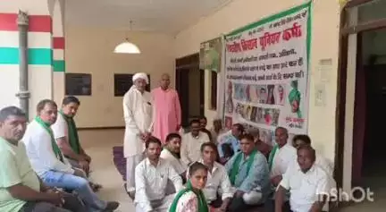 शिकारपुर: शिकारपुर तहसील परिसर में भाकियू कर्मठ के पदाधिकारियों ने की मासिक बैठक