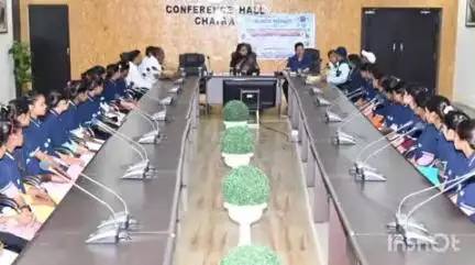 चतरा: चतरा समाहरणालय के सभागार में नियुक्ति पत्र वितरण समारोह में शामिल हुए चतरा उपयुक्त
