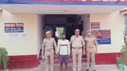 सकलडीहा: गोरखा गांव से पुलिस ने एक वारंटी अभियुक्त को गिरफ्तार किया