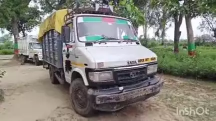 हापुड़: बुलंदशहर रोड पर वन विभाग की टीम ने आम की लकड़ी से भरी टाटा 407 गाड़ी को पकड़ा