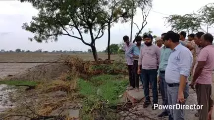 पटियाली: पटियाली के SDM ने अभियान चलाकर ग्राम विजयनगर में खलियान की भूमि से अतिक्रमण हटवाया
