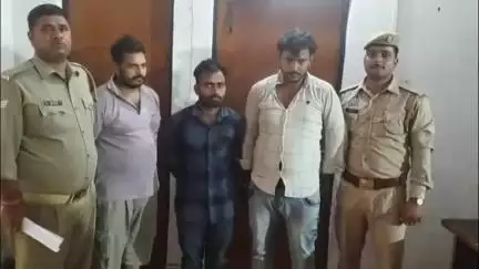 महावन: जमुना पार पुलिस और SOG टीम ने मोबाइल टावरों की बैटरी चोरी करने वाले 3 चोरों को बैटरी, नगदी और कार के साथ पकड़ा