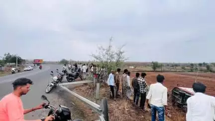 राजगढ़: राजगढ़: कुंडक्या नाले के पास अनियंत्रित होकर पलटा ट्रक, बड़ा हादसा टला