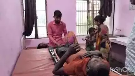 औरैया: दिबियापुर क्षेत्र के चमरौआ गांव के पास बाइक फिसलने से तीन लोग हुए घायल