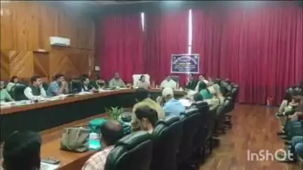 नैनीताल: उत्तराखंड गौ सेवा आयोग के अध्यक्ष ने नैनीताल क्लब में गौशालाओं की प्रगति और गौवंश संरक्षण पर समीक्षा की