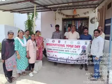 కుల్చారం: యోగా చేస్తే ఆరోగ్యవంతులుగా ఉంటారు 
ప్రభుత్వ డిగ్రీ కళాశాల ప్రిన్సిపాల్ డాక్టర్ హుస్సేన్ హౌసింగ్ బోర్డ్ లో ఇంటింటి ప్రచార
