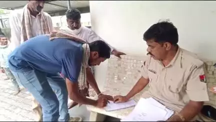 बांसवाड़ा: सामा गढ़ा गांव में पति-पत्नी के विवाद के बाद पत्नी ने पी लिया जहर, हुई मौत, शव का पोस्टमार्टम कर परिजनों को सौंपा गया