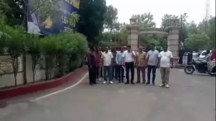 पाली: सड़क सहित विभिन्न समस्या को लेकर वाल्मीकि समाज सेवा समिति की ओर से अतिरिक्त जिला कलक्टर को ज्ञापन सौंपा#jansamsya