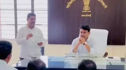 अंबाजोगाई: निराधारांच्या अनुदानासाठी अंबाजोगाई राष्ट्रवादी शरद पवार गटाच्या वतीने तहसीलदारांना निवेदन