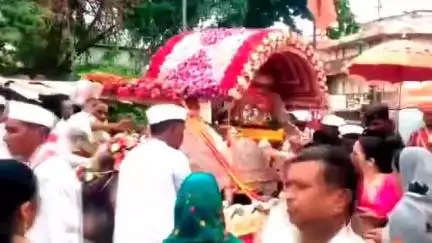 परळी: संत गजानन महाराज पालखी दिंडीचे परळीत उत्साहात स्वागत