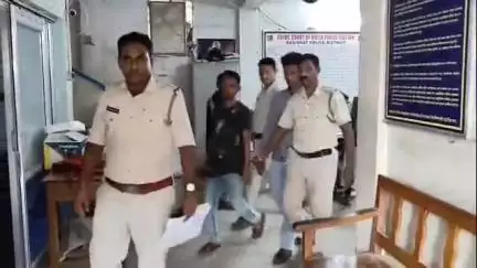 বসিরহাট ২: মমিনপুর থেকে পিস্তল সহ গ্রেপ্তার দুষ্কৃতী, পেশ আদালতে