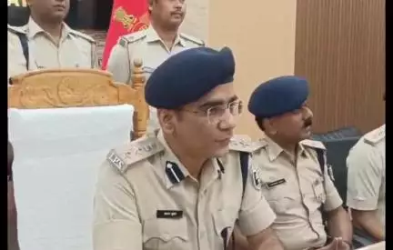 गया टाउन सीडी ब्लॉक: पुलिस और एसटीएफ की छापेमारी में तीन लाख के इनामी नक्सली कमांडर ने किया आत्मसमर्पण