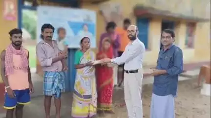 পুরুলিয়া ২: পুরুলিয়া 2 নং ব্লকের সেনেড়া আমড়া গ্রামে দিঘার জগন্নাথ দেবের প্রসাদ বিতরণ করলেন BDO