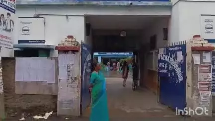 বারাসাত ১: বারাসাতে নবপল্লী যোগেন্দ্রনাথ বালিকা বিদ্যালয়ে তুলসীর মালা পরা নিয়ে বিতর্ক