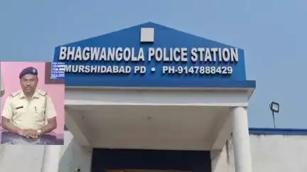 ভগবানগোলা ১: ভগবানগোলায় ভবঘুরে মহিলাকে উদ্ধার করে চিকিৎসার ব্যবস্থা করল পুলিশ