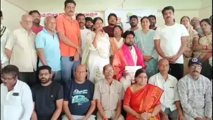 తణుకు: పట్టణంలో ఆర్యవైశ్య సేవా సంఘ భవనంలో యోగాంధ్ర కార్యక్రమం