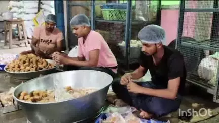 চুঁচুড়া-মগরা: হুগলি চুঁচুড়া পৌরবাসীর জন্য শুরু হল জগন্নাথ দেবের প্রসাদ তৈরির কাজ