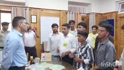 चम्बा: पुलिस भर्ती की लिखित परीक्षा के मामले में एबीवीपी ने मांगा आधिकारिक स्पष्टीकरण, डीसी चंबा को सौंपा मांगपत्र