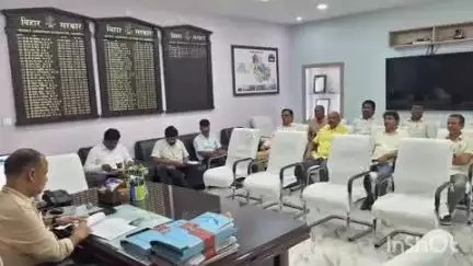 कहरा: डीएम ने सरकारी योजनाओं को लेकर की समीक्षा बैठक