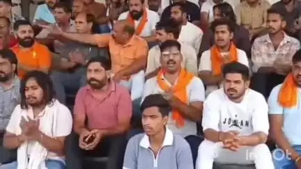 पलवल: गौ रक्षकों ने लघु सचिवालय पर किया प्रदर्शन, हनुमान चालीसा का किया पाठ