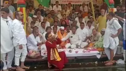मथुरा: कांग्रेस प्रदेशाध्यक्ष ने यमुना पूजन के बाद सरकार पर बोला हमला, कहा- धर्म की आड़ में मंदिरों को तोड़ने में जुटी है सरकार
