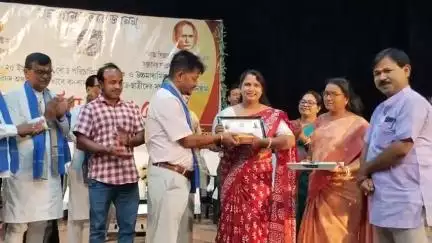 খোয়াই: মাধ্যমিকে খোয়াই জেলার প্রথম ও দ্বিতীয় স্থানাধিকারীকে নতুন টাউন হলে দেওয়া হল সংবর্ধনা, উপস্থিত বিধায়ক সহ অন্যরা