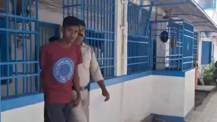 মাটিগাড়া: ঠাকুরনগরে মুখিয়া গ্যাংয়ের তাণ্ডব; দুষ্কৃতীদের হামলায় আহত বেশ কয়েকজন, মাদানি বাজার থেকে গ্রেপ্তার 1, মোট ধৃত 7