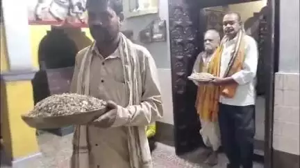 ଭଟଲି: ଦଧିବାମନ ମନ୍ଦିର ପରିସରରେ ମହାପ୍ରଭୁଙ୍କୁ ଲାଗି ହେଲା ଦଶମୂଲା ପାଞ୍ଚନ ଭୋଗ