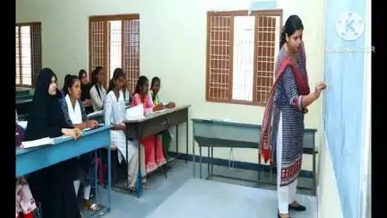 నల్గొండ: నల్లగొండ పట్టణంలోని ప్రభుత్వ బాలికల జూనియర్ కళాశాలను అకస్మికంగా సందర్శించిన జిల్లా కలెక్టర్ ఇలా త్రిపాఠి