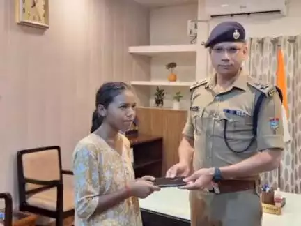 रुद्रपुर: ऊधमसिंह नगर जिले के एसएसपी मणिकांत मिश्रा ने खोए हुए मोबाइल फोन लौटाए, लोगों ने किया धन्यवाद