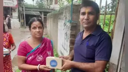 পুরাতন মালদা: সারদা কলোনিতে রেশন ডিলারের মাধ্যমে করা হল দিঘার জগন্নাথ দেবের প্রসাদ বিতরণ, উপস্থিত কাউন্সিলর