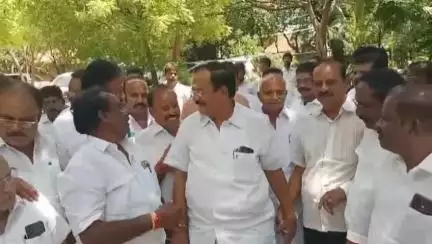 சேலம் தெற்கு: அன்னதானப்பட்டி போலீஸ் கமிஷனர் அலுவலகத்தில் அதிமுக பொதுச்செயலாளர் கேலி சித்திரம் பதிவிட்ட திமுக மீது நடவடிக்கை கோரி அதிமுகவினர் புகார்