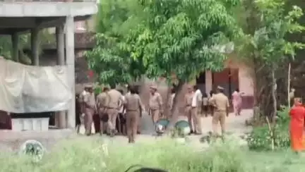 अमेठी पुलिसप्रशासन द्वारा नाबालिग बच्चों के साथ की गई मारपीट और गलीगलोच।तथा एस०डी०एम० प्रीति तिवारी द्वारा गाली दी गई।