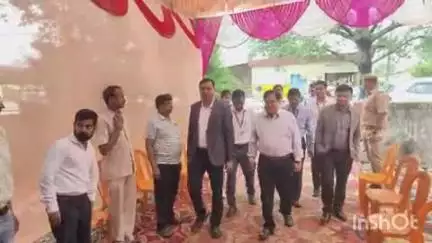 बलरामपुर: कृषि मंडी स्थित इंडियन बैंक के नवनिर्मित भवन का उद्घाटन जिले के न्यायिक अधिकारियों द्वारा फीता काटकर किया गया