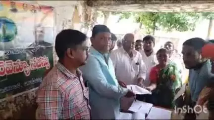 వికారాబాద్: భూభారతి రెవెన్యూ సదస్సులోనే భూ సమస్యలకు పరిష్కారం: డిప్యూటీ తాహసిల్దార్ శ్రీనివాస్ గౌడ్