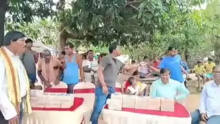 বরাবাজার: হিজলা গ্রামে বিতরণ করা হল জগন্নাথ মহাপ্রভুর প্রসাদ, উপস্থিত BDO ও পঞ্চায়েত সমিতির সভাপতি