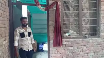 चांदपुर: नूरपुर में एक युवक के घर में तोड़फोड़ करने का आरोप, मां ने कहा- हमने नहीं, खुद ही की तोड़फोड़