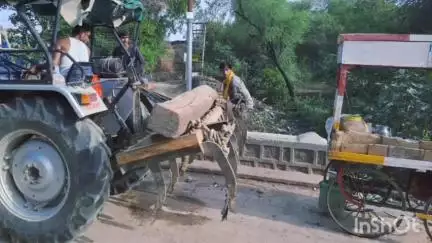 कुलपहाड़: मंगरौल में चाट-समोसे के पैसे मांगना पड़ा महंगा, युवकों ने ट्रैक्टर से ठेले को मारी टक्कर और दुकानदार से की मारपीट