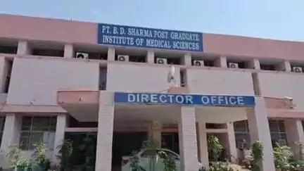 रोहतक: पीजीआई में ऑक्सीजन सिलेंडर लीक पर निदेशक डॉ. सुरेश सिंघल ने कहा, सिलेंडर फटने की अफवाह झूठी है