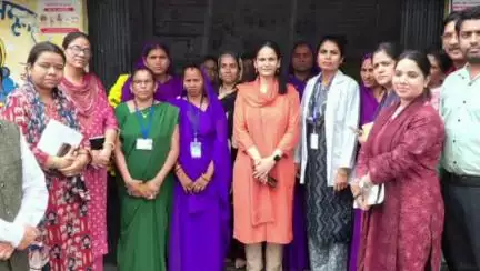 बड़वानी: राष्ट्रीय स्वास्थ्य मिशन की मिशन संचालक ने ग्राम चकेरी के आयुष्मान आरोग्य मंदिर अस्पताल का किया निरीक्षण