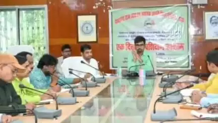 देवघर: देवघर उपायुक्त ने आपूर्ति विभाग के कार्यों को लेकर अधिकारियों को दिए आवश्यक दिशा-निर्देश