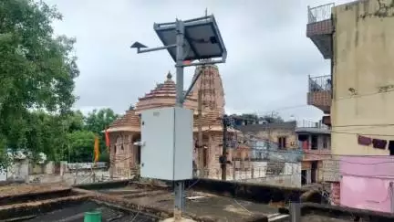 लवाण: लवाण में पुराने तहसील कार्यालय भवन पर लगे वर्षामापी यंत्र में बारिश की मात्रा नापने गए कार्मिक को लगा करंट