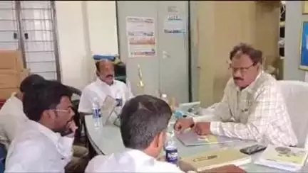 కలకడ ఆదర్శ పాఠశాలలో మదనపల్లి డీవైఈవో లోకేశ్వర్ రెడ్డి విచారణ