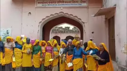 बसवा: मनरेगा में काम के बदले 500 रूपए मांगने का आरोप
ग्रामीणों ने कोलाना एलडीसी पर लगाए आरोप किया प्रदर्शन #जनसमस्या
