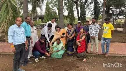होशंगाबाद नगर: भाजपा नगर मंडल ने पंडित भवानी प्रसाद मिश्र पार्क में 'एक पेड़ मां के नाम' अभियान के तहत किया पौधारोपण