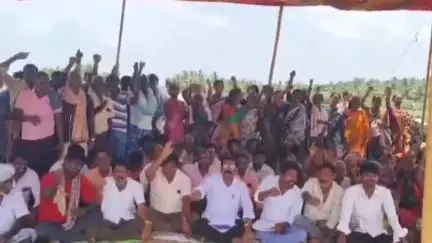 అమలాపురం సొసైటీ భూములకు పరిహారం చెల్లించాలని సభ్యుల ఆందోళన