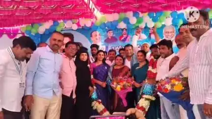 హిందూపురంలో వైసీపీ పదవుల పట్టాభిషేకానికి హాజరైన పార్టీ అధికార ప్రతినిధి శ్యామల, పలువురు నేతలు