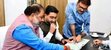 बलिया: परिवहन मंत्री व राज्यमंत्री दानिश आजाद ने लोक निर्माण विभाग के डाक बंगले में सिंचाई विभाग के अधिकारियों के साथ बैठक की