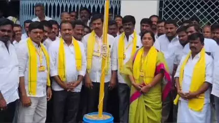నసనకోటలో నియోజకవర్గం టీడీపీ సంస్థాగత ఎన్నికలపై కార్యకర్తలతో సమావేశం నిర్వహించిన ఎమ్మెల్యే పరిటాల సునీత