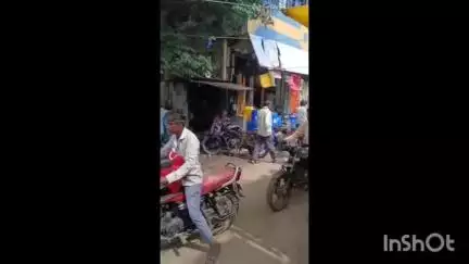 मनावर: मनावर मेला मैदान में जाम, सड़क पर खड़े लोडिंग वाहन बने सिरदर्द, हालात बेकाबू